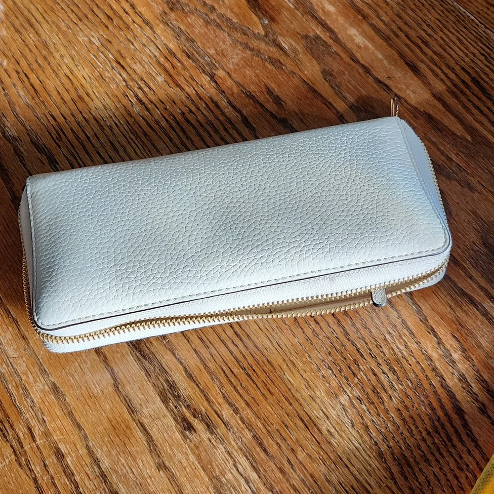 Michel Kors wallet - Picture 2 of 4